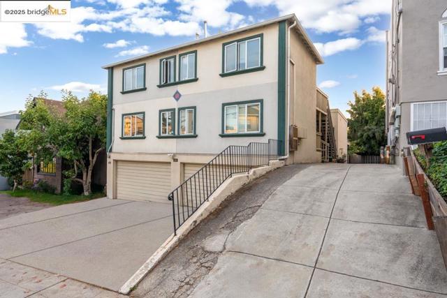 539 Mandana, Oakland CA: https://media.crmls.org/mediaz/eeba47eb-29ff-4c9b-b087-4faa917b0cf1.jpg