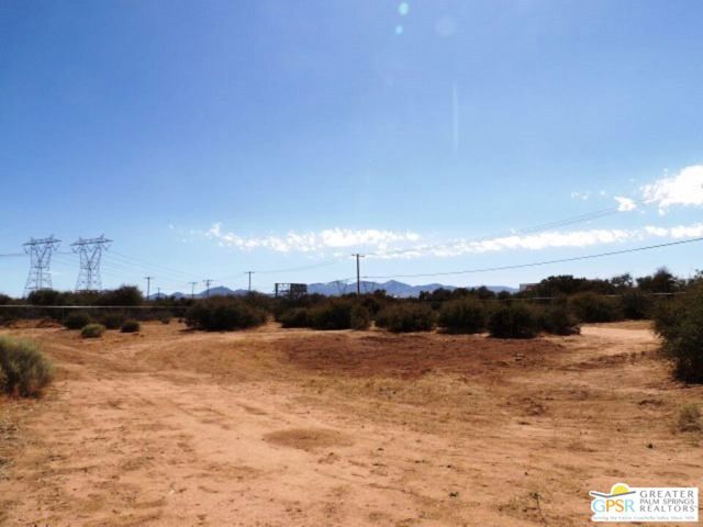 6950 Oak View Court, Oak Hills CA: https://media.crmls.org/mediaz/eeba49ec-58f7-4310-8199-17478fc398d0.jpg