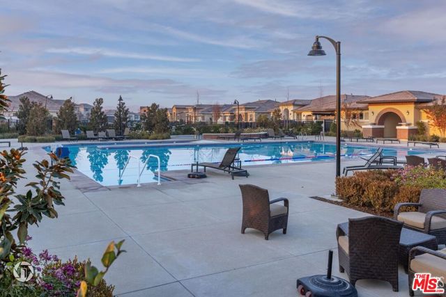 3719 Pathway Court, Bakersfield CA: https://media.crmls.org/mediaz/eeba4e79-d5d7-417d-be6d-8559ace943b4.jpg