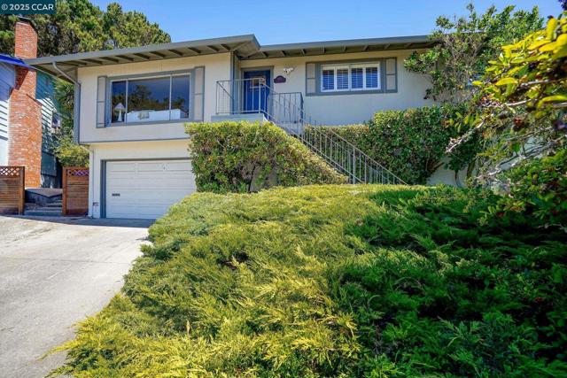 6324 Bonita Ct, Richmond CA: https://media.crmls.org/mediaz/eeba6e6e-9b5c-47a7-992d-63a248c3201b.jpg