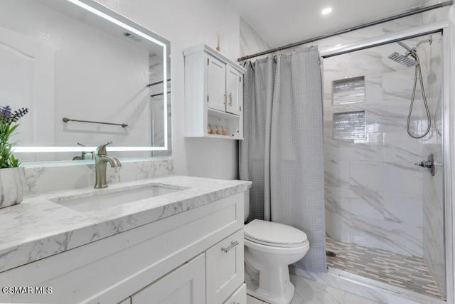 6211 Anastasia Street, Simi Valley CA: https://media.crmls.org/mediaz/eebb4592-cf88-4c99-a707-84ffcf88d411.jpg