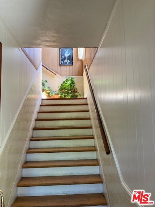 1212 1214 S Tremaine Avenue, Los Angeles CA: https://media.crmls.org/mediaz/eebb64b0-b5b1-48bc-9166-b15bf1fcd939.jpg