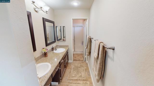9 Aquamarine Ct, Hercules CA: https://media.crmls.org/mediaz/eebbea4f-1541-4cab-8b02-201aebe38665.jpg