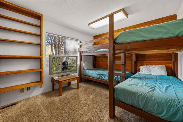 1093 Snow Ridge Road, Big Bear CA: https://media.crmls.org/mediaz/eebc3438-574d-400d-a759-f1e1cab6da98.jpg