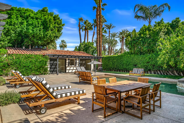 839 N Avenida Olivos, Palm Springs CA: https://media.crmls.org/mediaz/eebc7f87-1d6e-4f0f-b05f-b27369c0baad.jpg