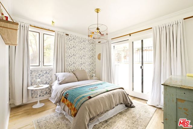 554 Mountain Green Drive, Calabasas CA: https://media.crmls.org/mediaz/eebcafc1-3d09-436e-b0a7-0e6f041cdc5f.jpg