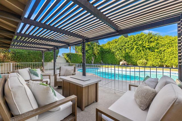 74370 Primrose Drive, Palm Desert CA: https://media.crmls.org/mediaz/eebcdb39-6963-4fe0-b18b-2a33d353ee54.jpg