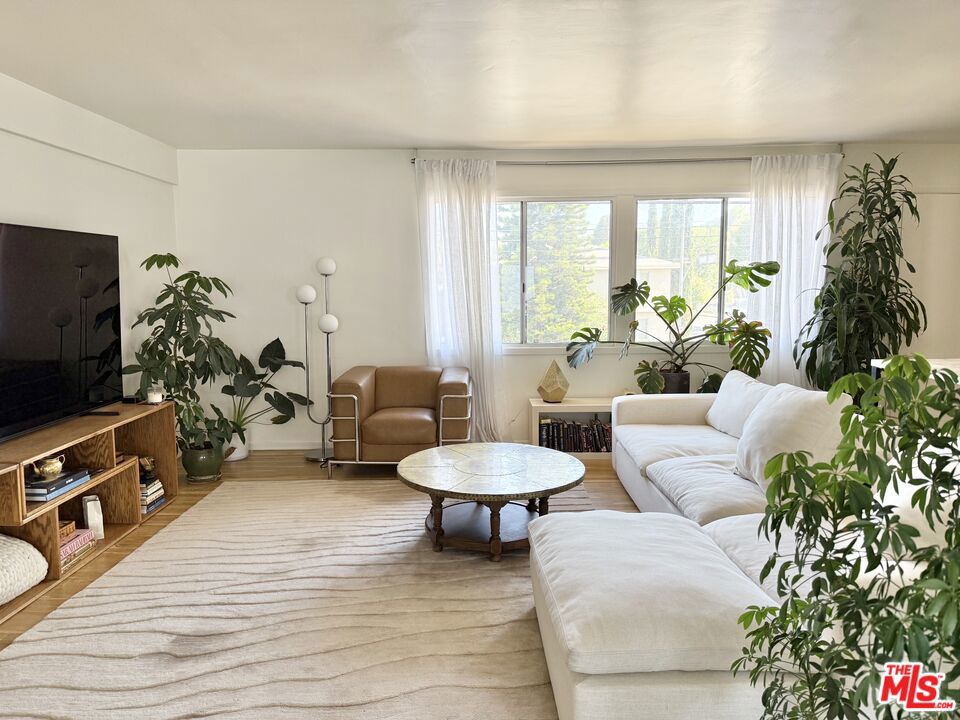 6000 Coldwater Canyon Avenue #2