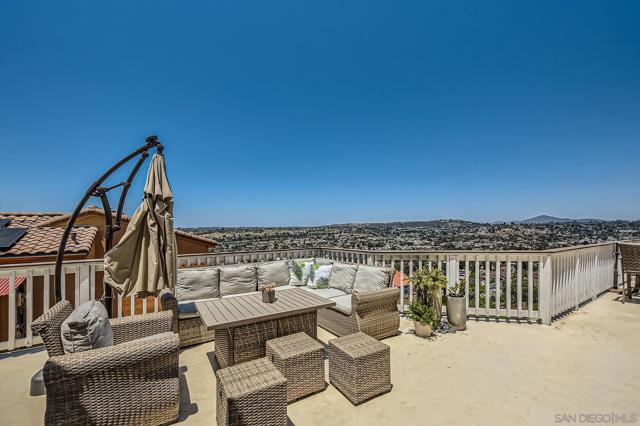 9180 Tokaj Ln, Spring Valley CA: https://media.crmls.org/mediaz/eebe83f1-a58b-455c-a6c7-79ea3e0bfe90.jpg