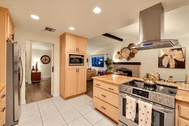 73501 Broken Arrow Trail, Palm Desert CA: https://media.crmls.org/mediaz/eebec6bf-655a-4f7e-ae90-9934082ed2e2.jpg