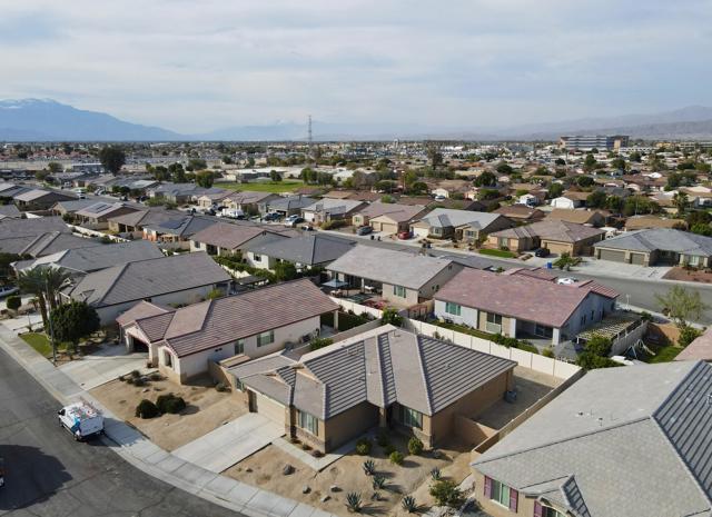 82982 Wheatley Court, Indio CA: https://media.crmls.org/mediaz/eebf05a7-cb39-4c54-810d-89558257e791.jpg