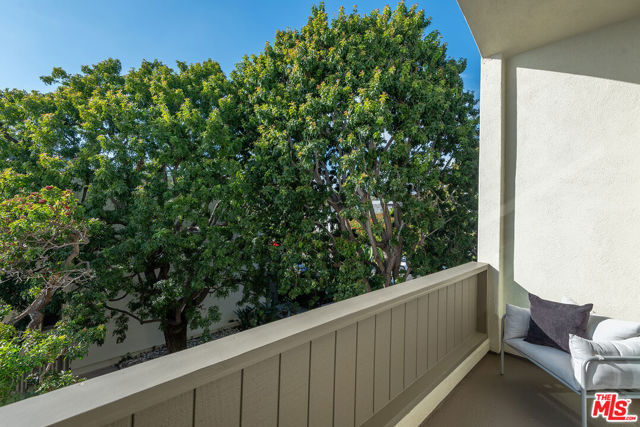 13234 Fiji Way, Marina del Rey CA: https://media.crmls.org/mediaz/eec07ec4-0acc-4b12-82c7-f22da62fd85a.jpg