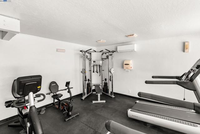 65 Pali, Pittsburg CA: https://media.crmls.org/mediaz/eec09661-9521-49ce-bda0-761a742d32a9.jpg