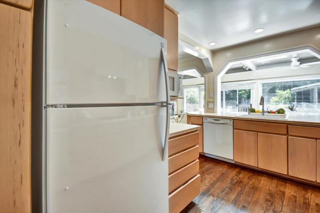 438 Bucknell Drive, San Mateo CA: https://media.crmls.org/mediaz/eec0dcc6-68da-4d88-b0d2-dcc066f9f345.jpg