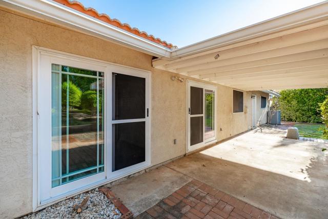 10506 Moon View Way, Escondido CA: https://media.crmls.org/mediaz/eec0f140-f52f-4ac6-91e1-ae47d354f99a.jpg