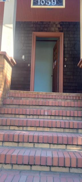 1059 Santa Clara Ave, Alameda CA: https://media.crmls.org/mediaz/eec17622-1a40-476b-ac40-2b1fe200c018.jpg