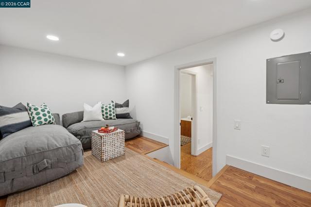 Image 28 of 49 For 1227 Alvarado Road