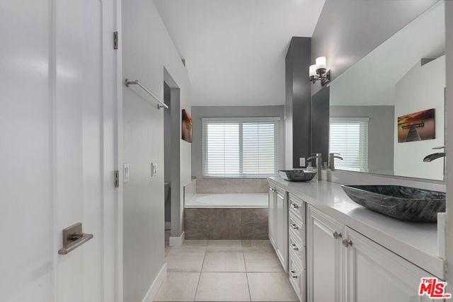39665 Maple Leaf Court, Murrieta CA: https://media.crmls.org/mediaz/eec2cc69-8791-40f9-b900-6348cfa1d9f6.jpg