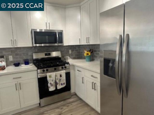1174 Eddy St., San Francisco CA: https://media.crmls.org/mediaz/eec34dca-48ec-41ad-a570-292f36b2a6a0.jpg
