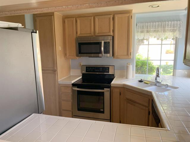 11762 Monte View Ct, El Cajon CA: https://media.crmls.org/mediaz/eec3d05a-4381-451c-b06e-c02f8458352a.jpg