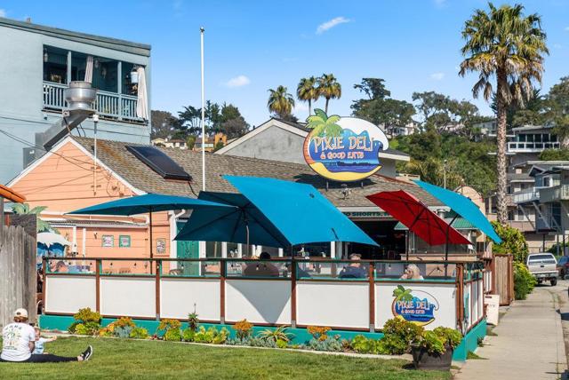 325 Beach Drive, Aptos CA: https://media.crmls.org/mediaz/eec42c68-1fef-4636-9d43-af3a19d5a8ef.jpg