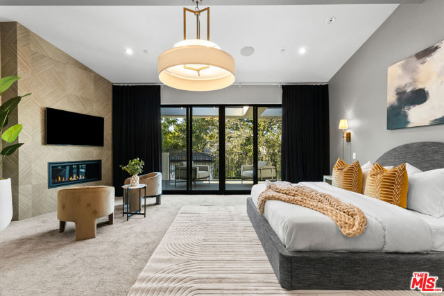 17401 Rancho Street, Encino CA: https://media.crmls.org/mediaz/eec4429a-b987-4a85-bb83-3cbaec20d7b4.jpg