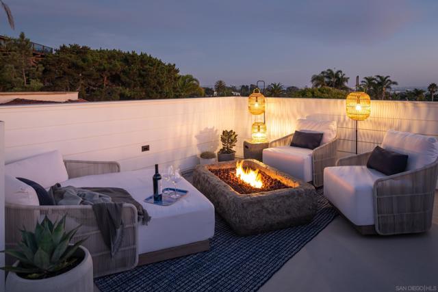 1041 Van Nuys St, San Diego CA: https://media.crmls.org/mediaz/eec4abdf-c9ea-4ae0-95bb-8264482cbb2a.jpg