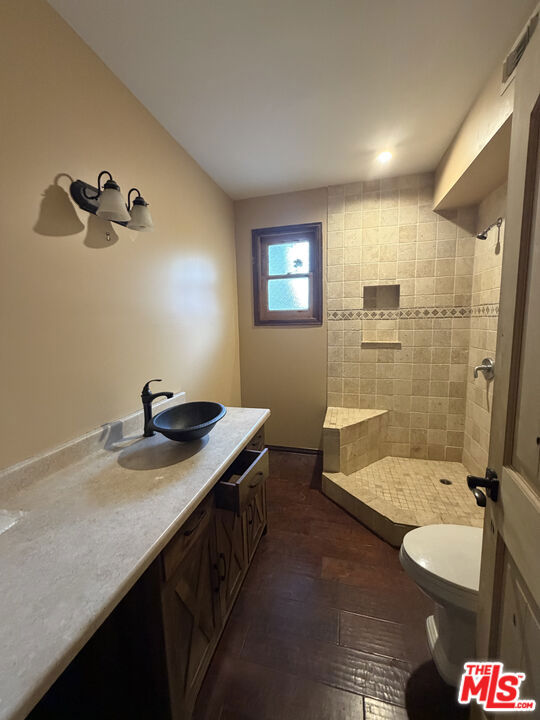 5952 Lubao Avenue, Woodland Hills CA: https://media.crmls.org/mediaz/eec4db3b-215a-493e-a939-2efd119388ef.jpg