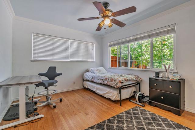 225 W Meadow Drive, Palo Alto CA: https://media.crmls.org/mediaz/eec4e903-5b8c-4710-80b8-bb88b96bc230.jpg