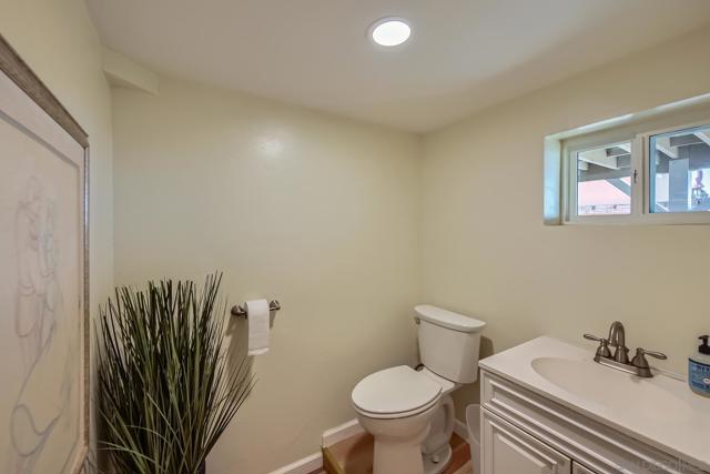 9180 Tokaj Ln, Spring Valley CA: https://media.crmls.org/mediaz/eec54c12-1978-4728-b73c-504114389340.jpg