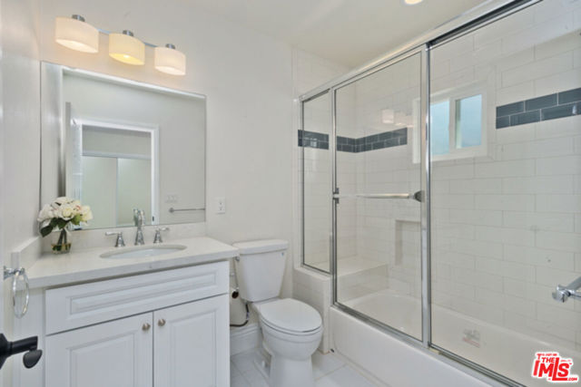 1288 N HILL Avenue, Pasadena CA: https://media.crmls.org/mediaz/eec5516a-95b4-482d-bab4-3f5b1e7273f5.jpg