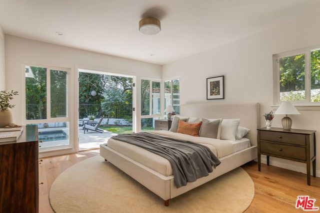 11349 Canton Drive, Studio City CA: https://media.crmls.org/mediaz/eec59042-13ad-494e-ba04-34ffe5a64a59.jpg