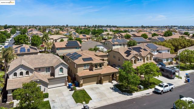 115 Tennyson Ct, Discovery Bay CA: https://media.crmls.org/mediaz/eec595f2-aa97-4b97-bf4b-921e9dec5dfe.jpg