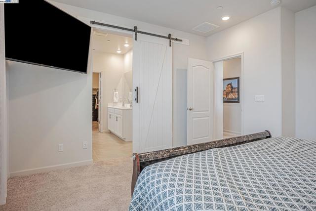 859 Helmsley Dr, Vacaville CA: https://media.crmls.org/mediaz/eec5d797-004c-4025-ad4f-d1ec20c5f0d0.jpg