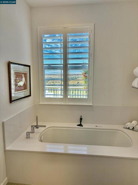 2854 Saklan Indian Dr, Walnut Creek CA: https://media.crmls.org/mediaz/eec6886c-b3ba-4c43-b56b-1143c835fe1b.jpg