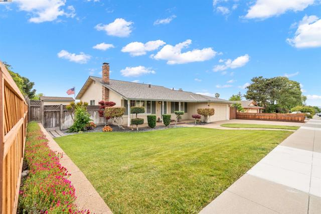2845 Briarwood Dr, Livermore CA: https://media.crmls.org/mediaz/eec69eb4-7b0e-4dcd-9c79-31909ac1f7ad.jpg