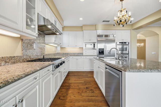 Detail Gallery Image 12 of 39 For 676 Chesapeake Pl, Ventura,  CA 93004 - 6 Beds | 3/1 Baths