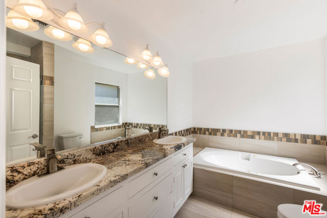 23636 Aster Trail, Calabasas CA: https://media.crmls.org/mediaz/eec83c29-c700-426d-8a65-c8255f85c7c4.jpg