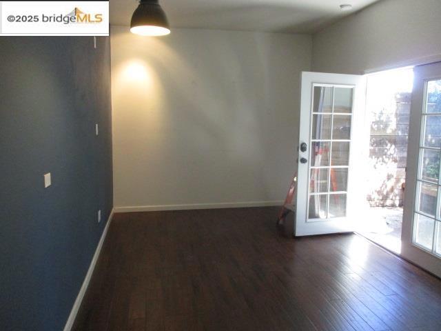 4211 Market St, Oakland CA: https://media.crmls.org/mediaz/eec8afcd-567d-42a0-8200-37ecc7883dab.jpg