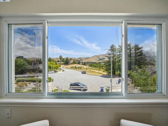 1501 Quema Ct, Fremont CA: https://media.crmls.org/mediaz/eec8c6bd-80d9-47ea-a537-292cc5b19933.jpg