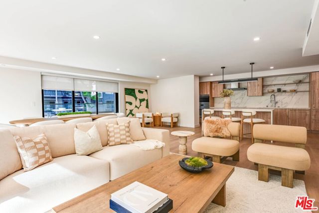 350 N Palm Drive, Beverly Hills CA: https://media.crmls.org/mediaz/eec8cbf3-533d-4af1-a96c-f1438ad758ef.jpg