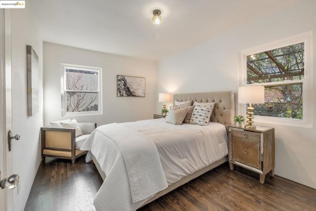 279 Pomona Street, Crockett CA: https://media.crmls.org/mediaz/eec90cff-7a5e-47fe-af67-cc328e35ed03.jpg