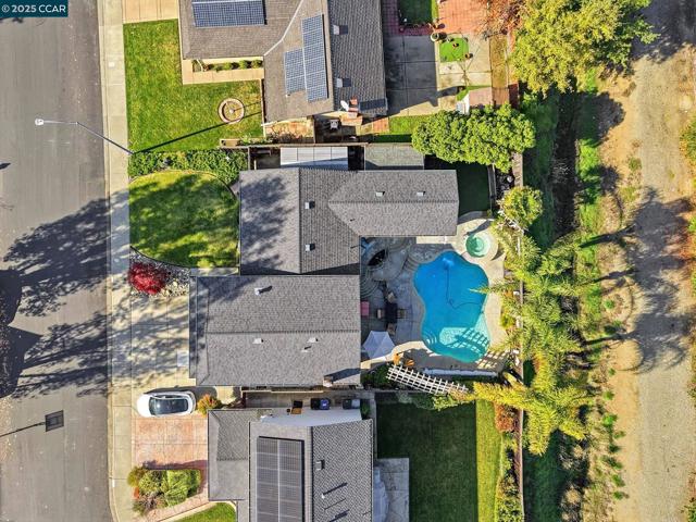 7519 Driftwood Way, Pleasanton CA: https://media.crmls.org/mediaz/eec9457e-9445-41a5-a317-78efe3840099.jpg