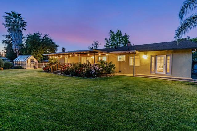 10495 Garcia Lane, Gilroy CA: https://media.crmls.org/mediaz/eec96164-37be-4260-a128-02caa96c89b8.jpg