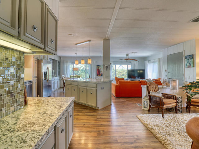 51555 Monroe St. #18, Indio CA: https://media.crmls.org/mediaz/eec96c8a-b1a1-465f-a89c-3b1f874ebf5b.jpg