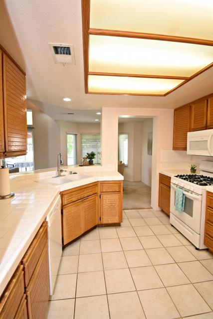 Detail Gallery Image 7 of 26 For 10908 Avenida Playa Veracruz, San Diego,  CA 92124 - 3 Beds | 2/1 Baths
