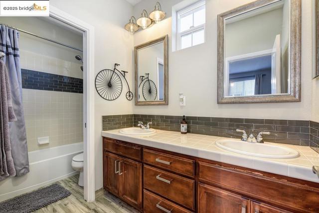 Image 32 of 43 For 390 Caravaggio Cir