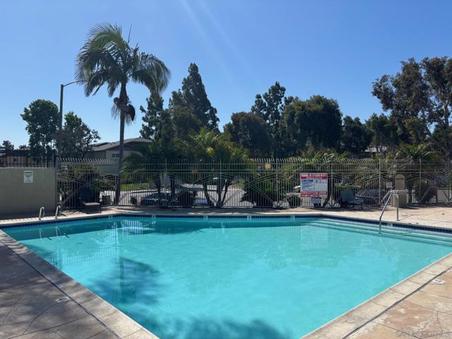 530 Calle Montecito, Oceanside CA: https://media.crmls.org/mediaz/eec9f5a8-1b1e-418e-94f4-33550c116a41.jpg