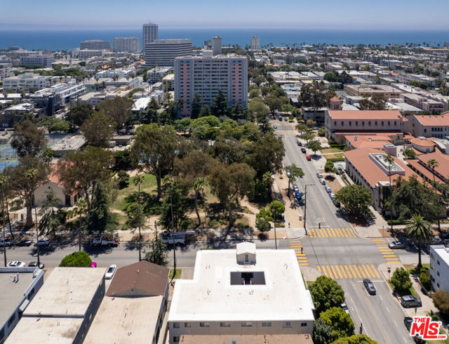 1101 Lincoln Boulevard, Santa Monica CA: https://media.crmls.org/mediaz/eeca00e5-cda3-49b9-86cf-c25a78babb1e.jpg