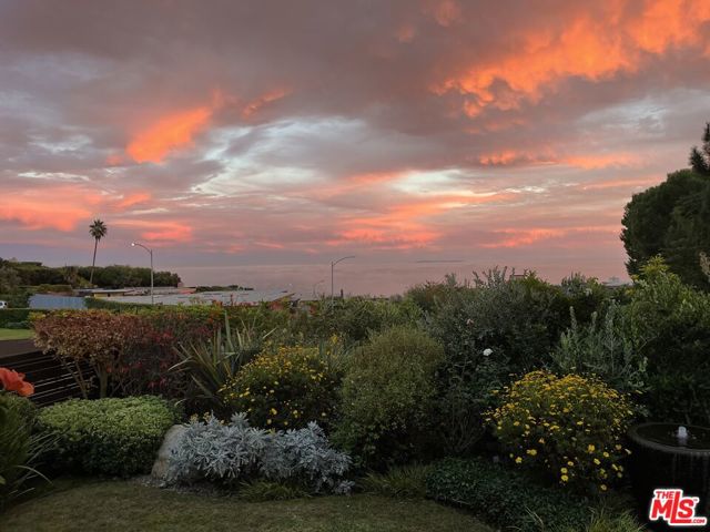 16808 Charmel Lane, Pacific Palisades CA: https://media.crmls.org/mediaz/eeca1fc4-fee0-46e5-9373-160c2948346b.jpg